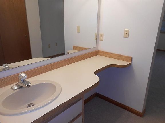 4th image of 5 Blackstone Dr APT 18