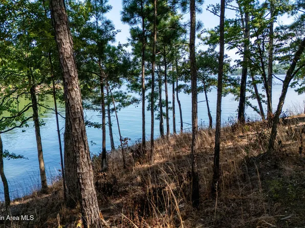104 N Rampart Ct, Alexander City, AL 35010