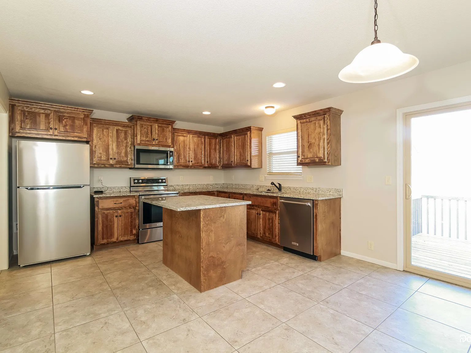 4 bed, 3.0 bath, 2046 sqft, $2,665 — Photo 3