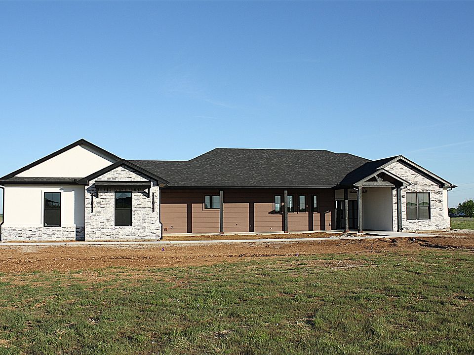 1st image of 611 Willow Moon Ranch Rd