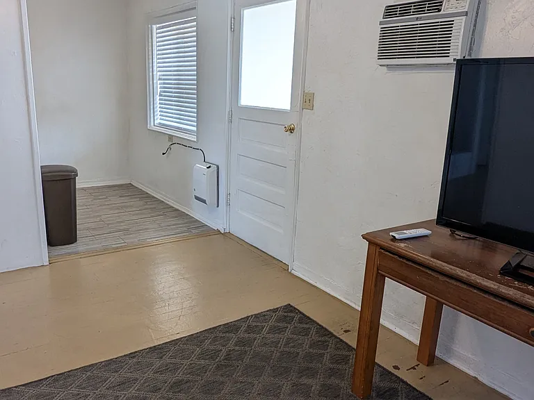 1125 E Elm St #2 — Photo 2