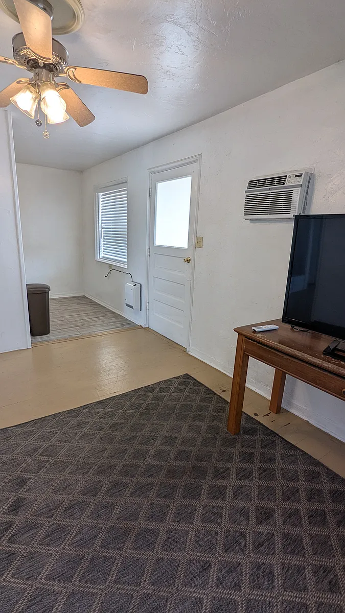Building Photo - 1125 E Elm St #2