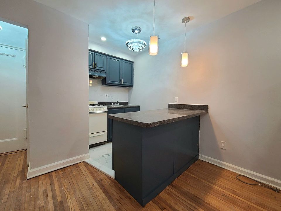 2nd image of 1 Beaumont Pl #1D