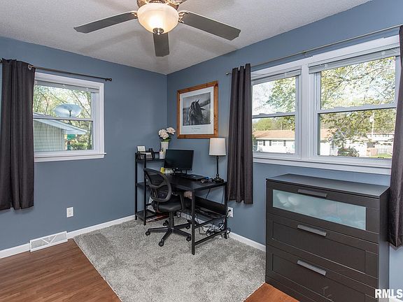 4th image of 2702 Holly Dr
