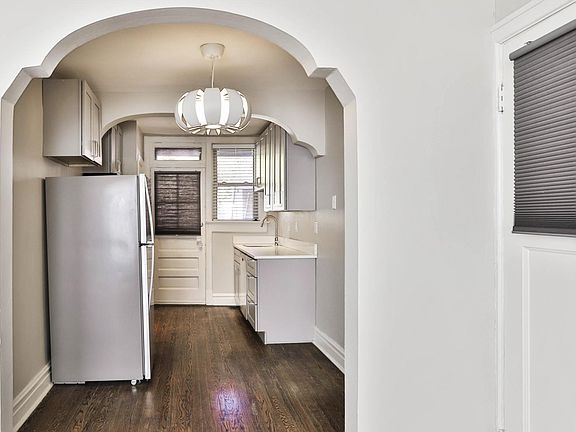 4th image of 5001 Oleatha Ave APT 1W