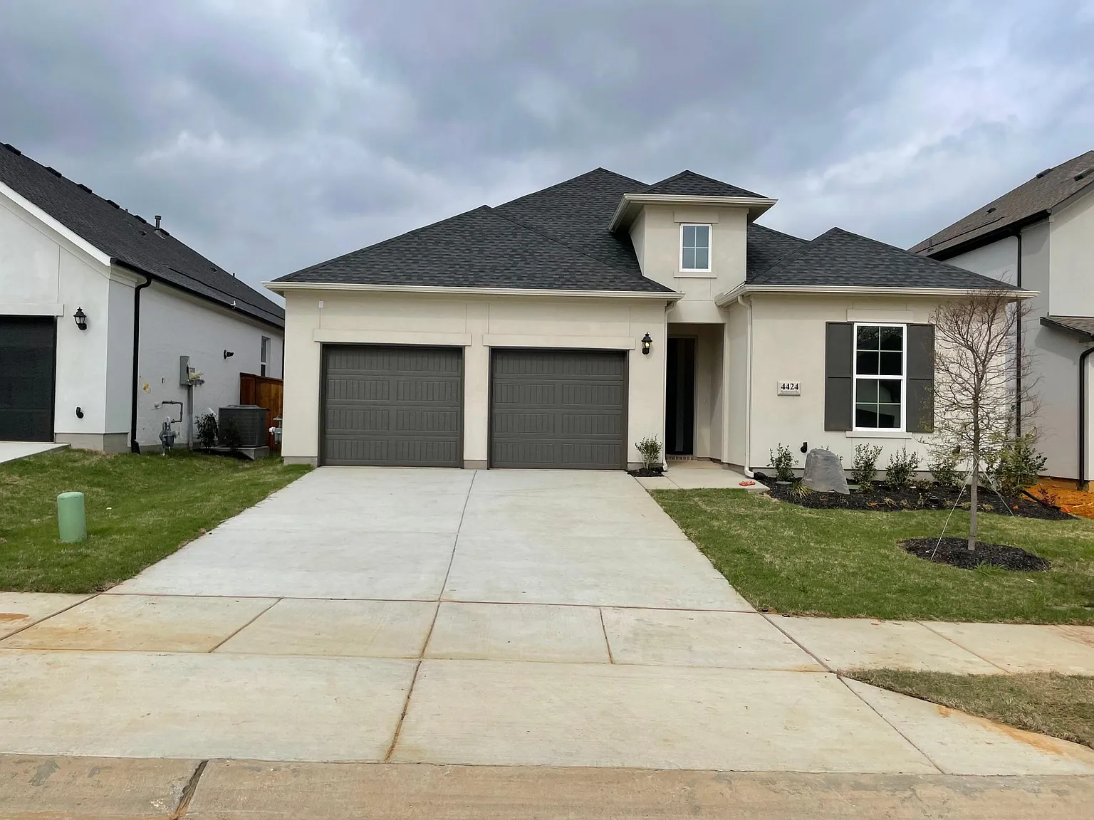 4 bed, 2526 sqft, $3,250 — Photo 2