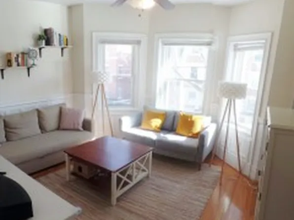 389 Harvard St #2R, Brookline, MA 02446