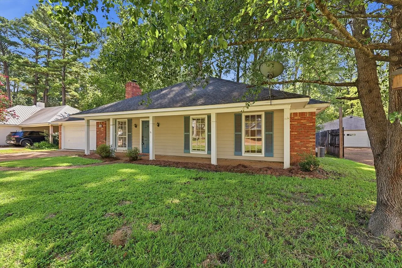 3 bed, 1444 sqft, $2,000 — Photo 3