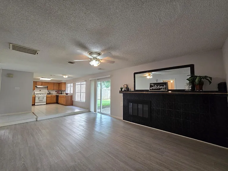 2915 Windchase Blvd — Photo 10