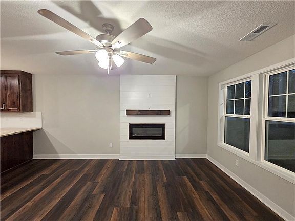 4th image of 32 E 7th St