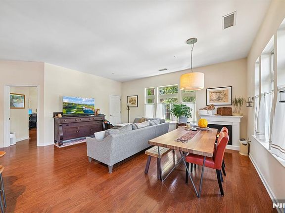 4th image of 1119 Riverview Ave #119