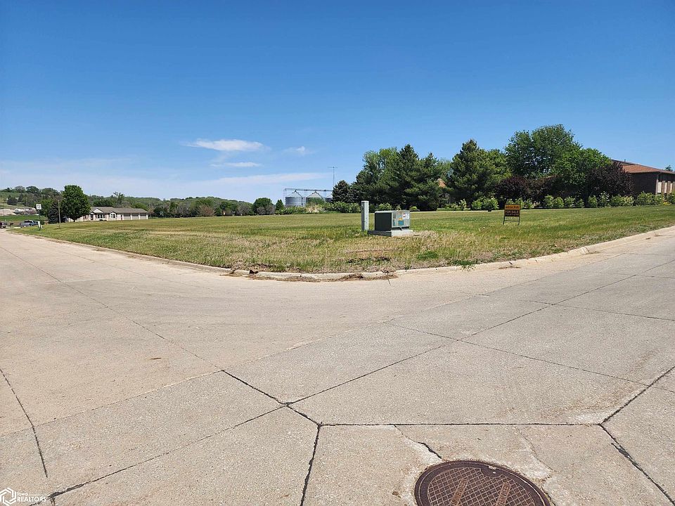 2nd image of 460 Pin Oak Dr