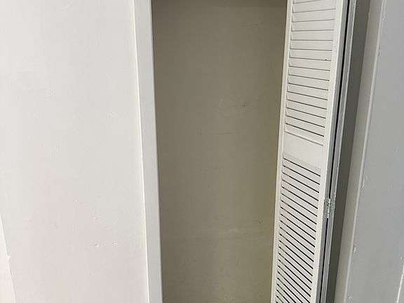 3rd image of 831 King Georges Rd