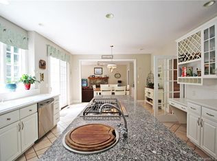 8 Blanches Walk, Newtown, CT 06470