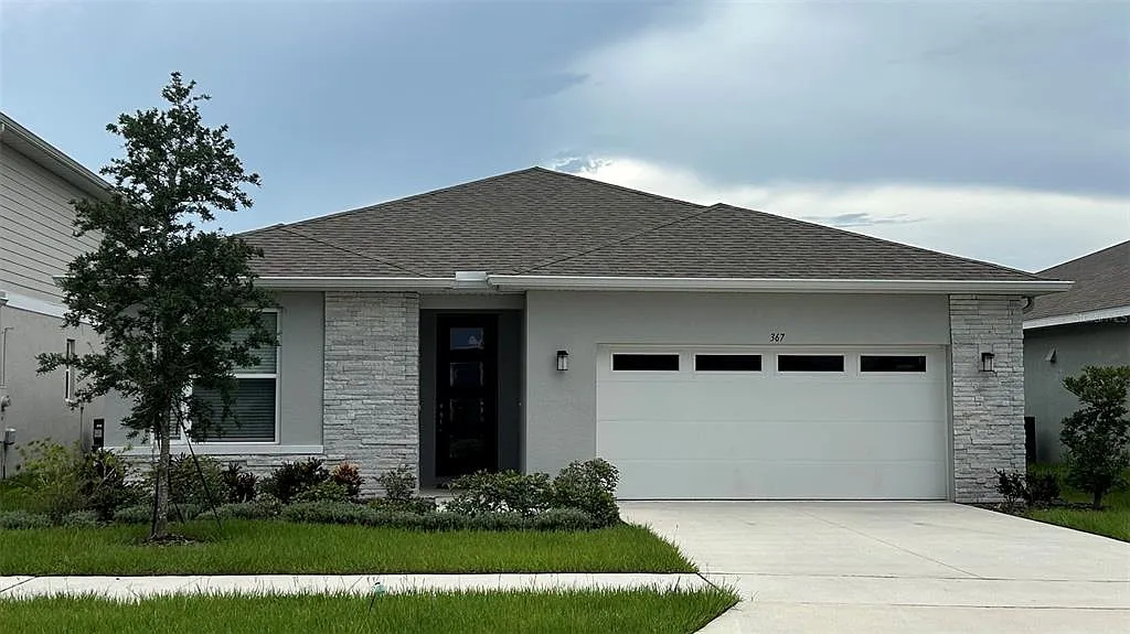 4 bed, 3.0 bath, 2066 sqft, $2,270 — Photo 1
