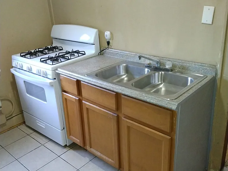 330 W Keefe Ave — Photo 17