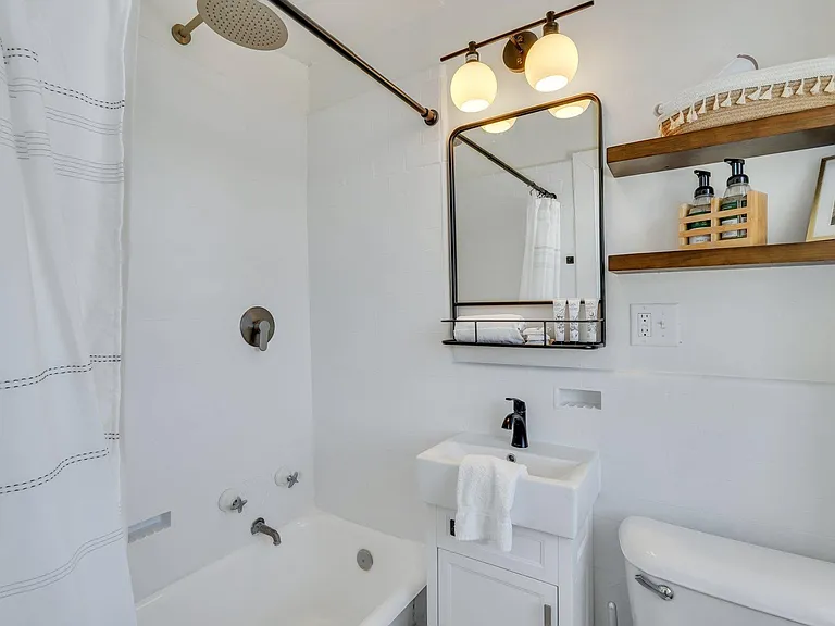 24 E Liberty St #68 — Photo 6