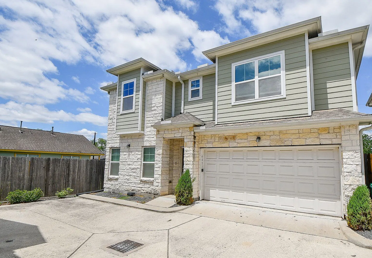 3 bed, 2.5 bath, 1872 sqft, $2,350 — Photo 1