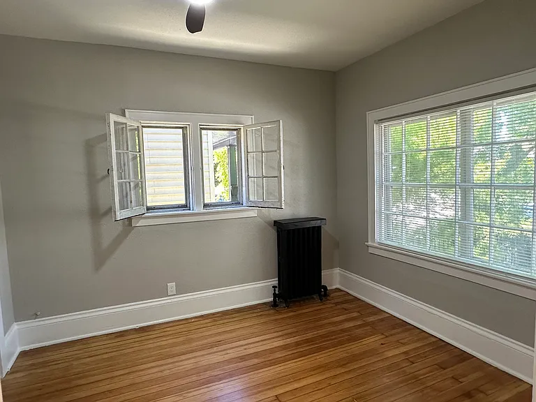425 E Smith St #1 — Photo 9