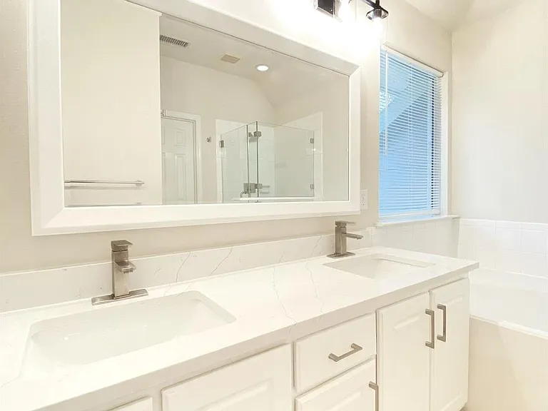54 Alderon Woods Pl — Photo 28