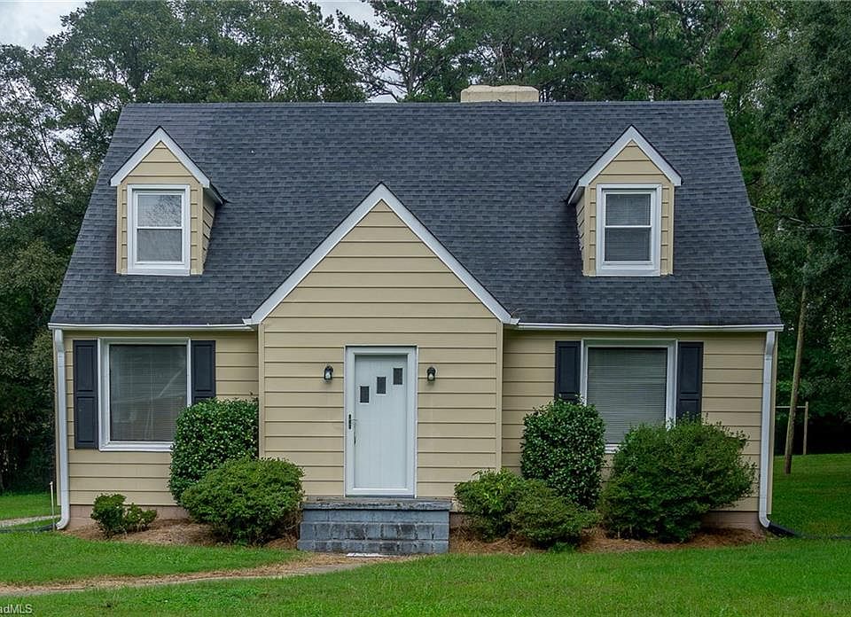 2nd image of 1822 Thompson Dr
