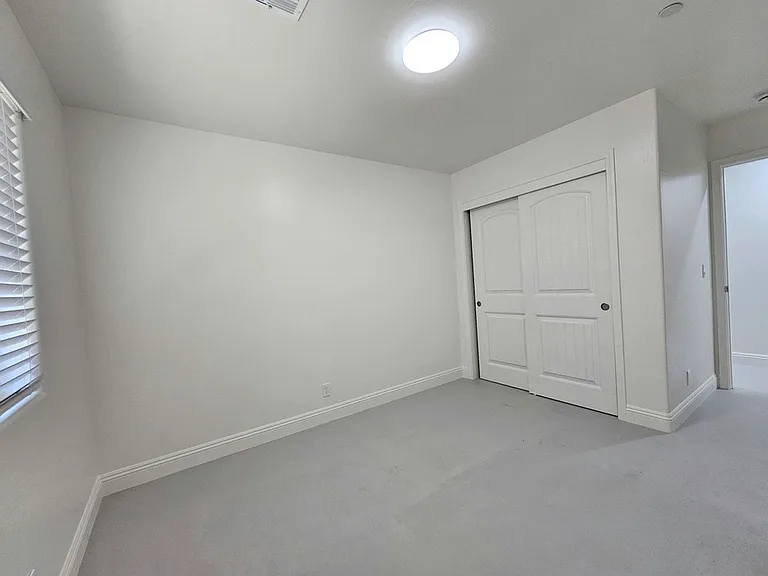 1205 W Mariposa Ave — Photo 8