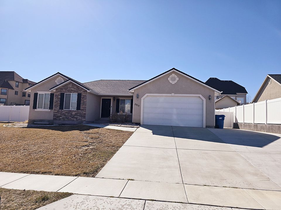 Front of home and driveway with view of RV park