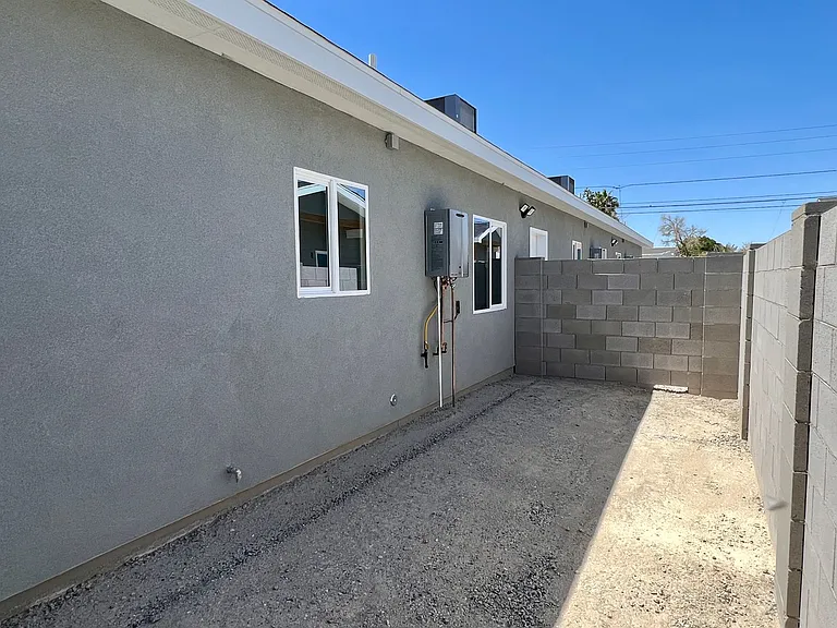 578 S 1st Ave — Photo 19