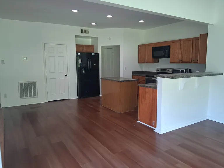 4121 Alicia Ln — Photo 3