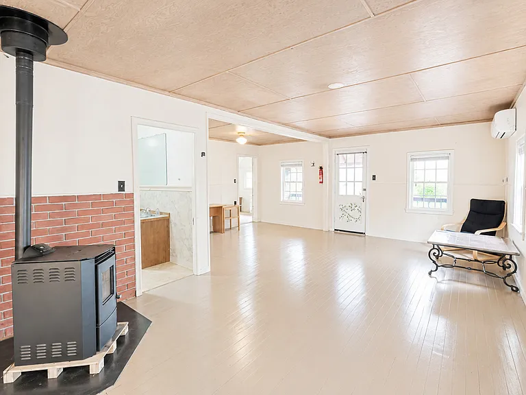 26403 Park Ave — Photo 17