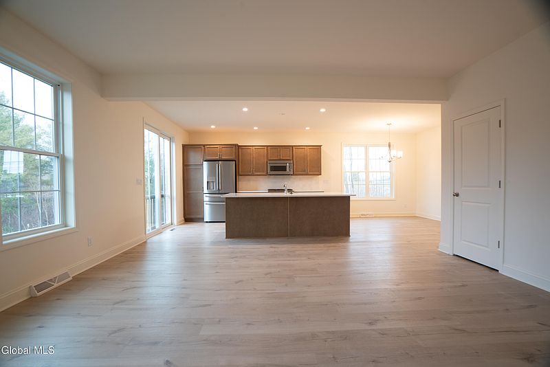 4th image of 48 Lancaster Court
