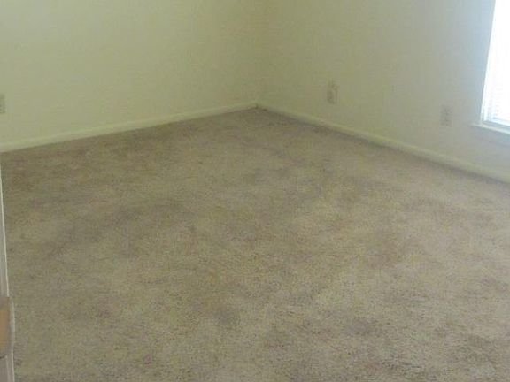 Master Bedroom has Full Bathroom and Walk in Closet.