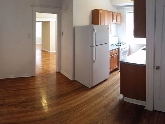 2nd image of 3206 Magnolia Ave