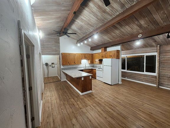 2nd image of 1111 Alturas Rd