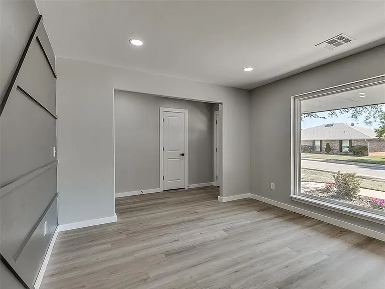 6917 Woodridge Ave — Photo 21