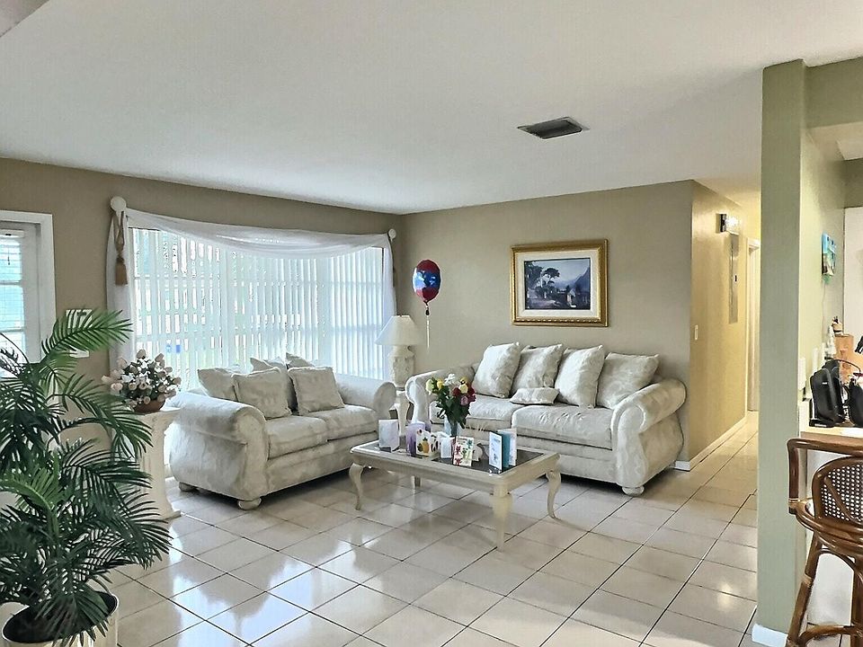 1st image of 261 Tam O Shanter Drive