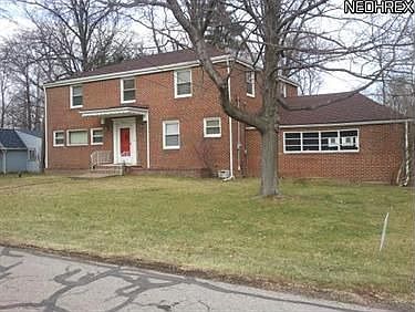 2nd image of 495 E 44th St