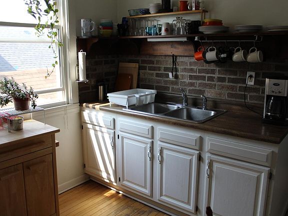 2nd image of 2433 W Berteau Ave #1