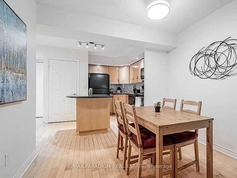 250 Wellington St W #228 — Photo 16
