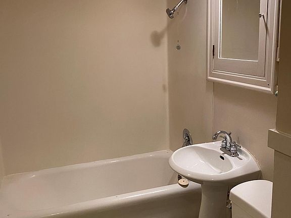 3rd image of 1422 E Union St #Z217ep05a