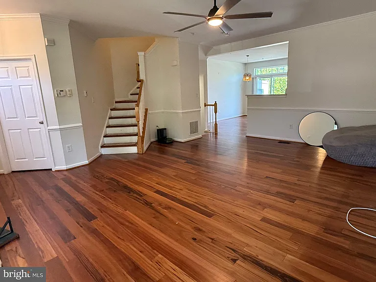 7581 Taunton Ct — Photo 6