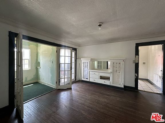 5th image of 1117 N Alexandria Ave