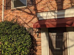 996 Chatham Ln APT F, Columbus, OH 43221