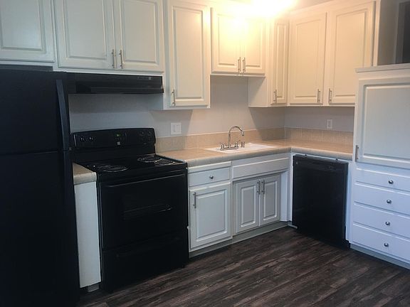 2nd image of 2831 El Camino Ave APT 14