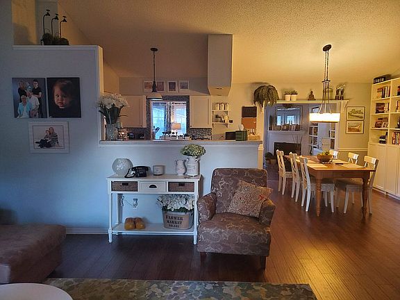 3rd image of 118 Donna Cir