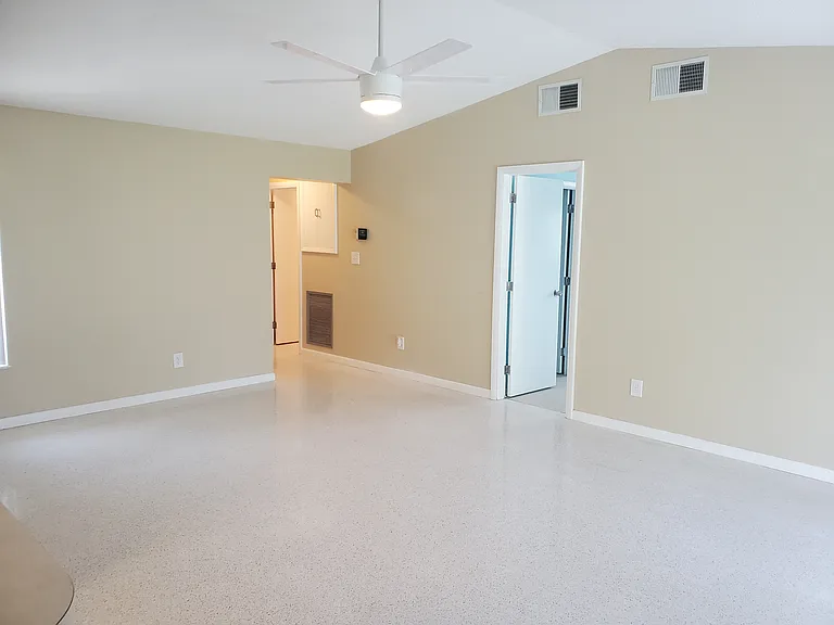 3331 NE Skyline Dr — Photo 15