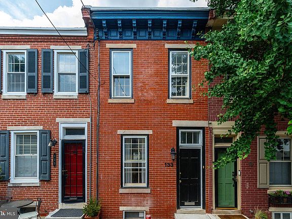 3rd image of 133 Monroe St