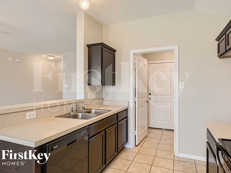 1825 Ridgecrest Dr — Photo 9