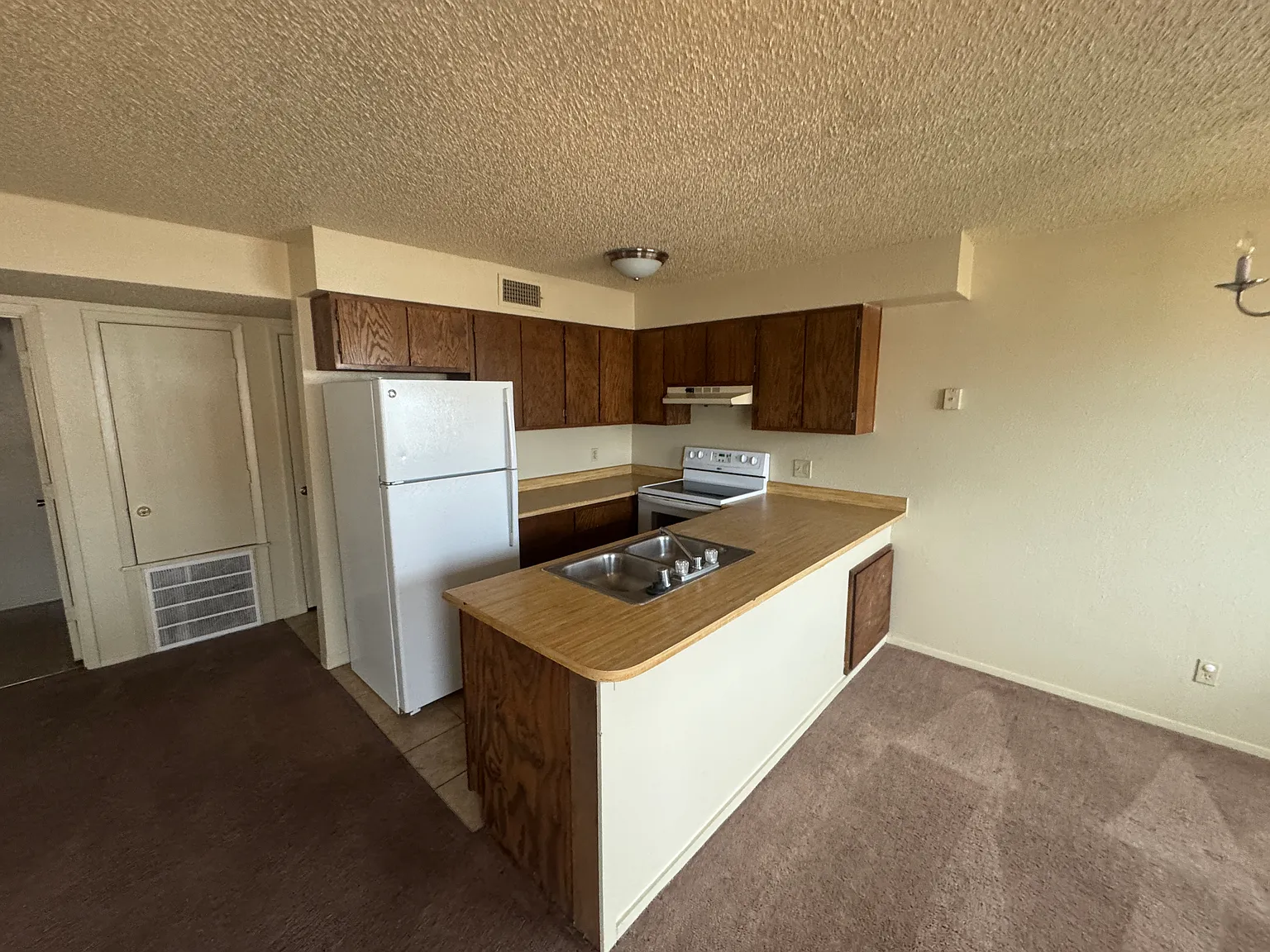 2 bed, $950 — Photo 2