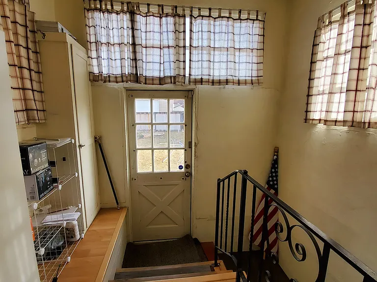 1419 Burton Ave — Photo 5